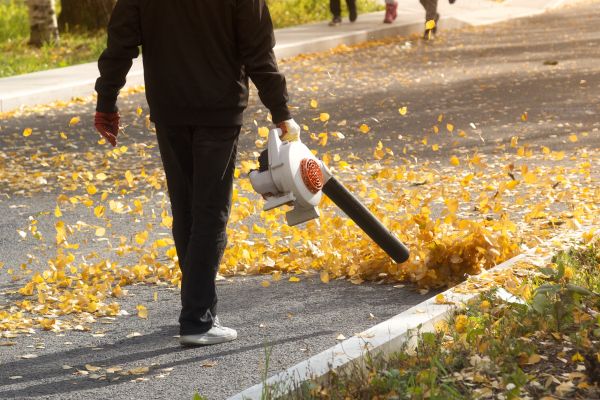 Commercial Leaf Removal in Dubuque